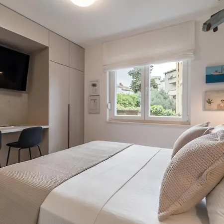 Art Corner - Boutique Artist's Split