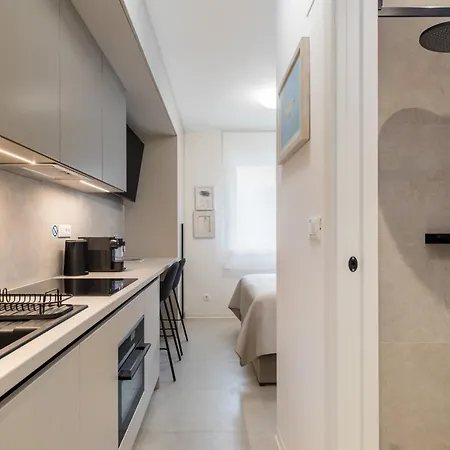 Art Corner - Boutique Artist's Split